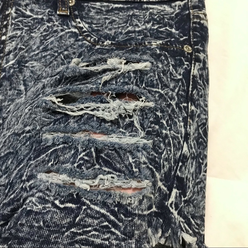 Judy Blue Distressed Jean Shorts Size 2XL Raw Hem Denim Acid Wash Cutoff… - Picture 10 of 13